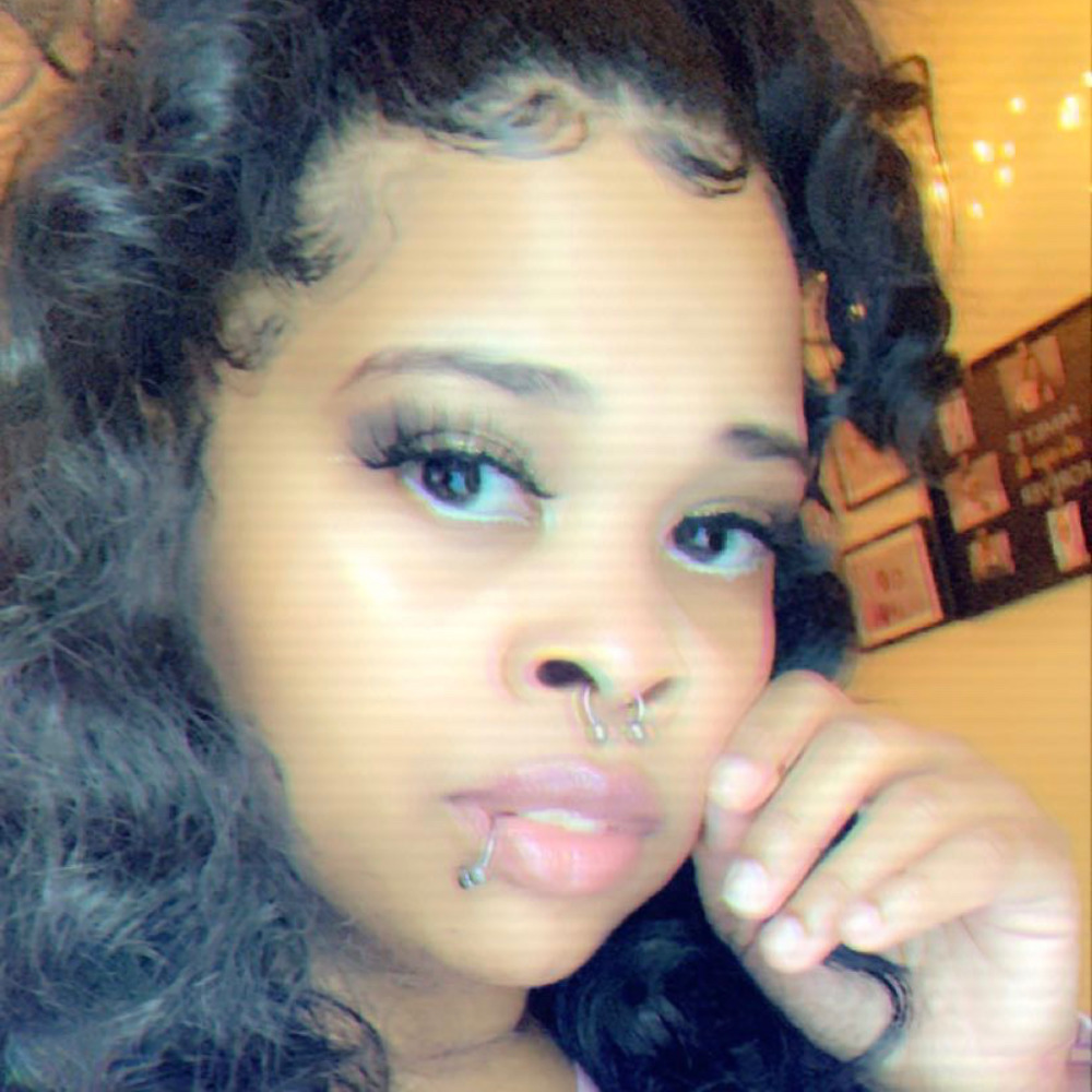 Meet your Posher, Shakia